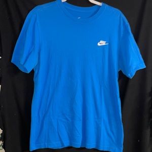 Nike Sportswear Embroidered Logo Short Sleeve Shirt Mens Size Medium